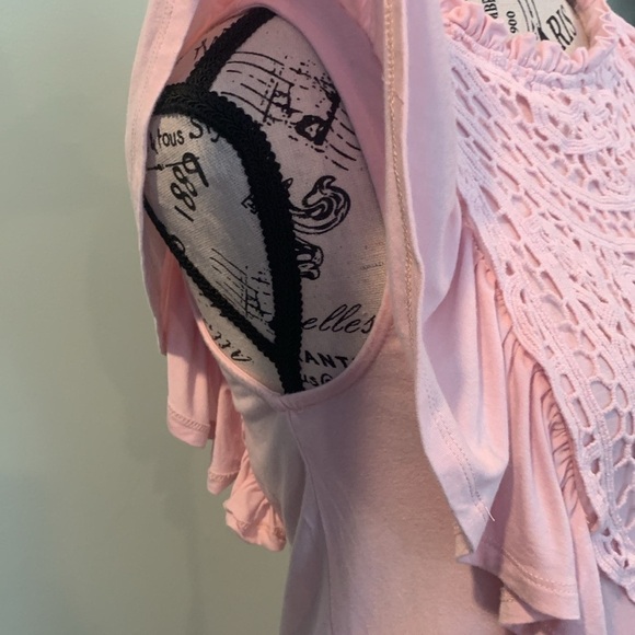 Cable & Gauge Light Pink Ruffle Sleeveless top with Crochet Lace Women’s Small - Picture 6 of 6
